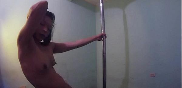  Dancing on the stripper pole (3)
